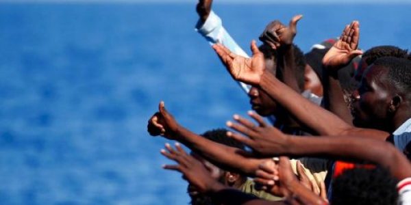 angoscia dell'estraneo nella società
